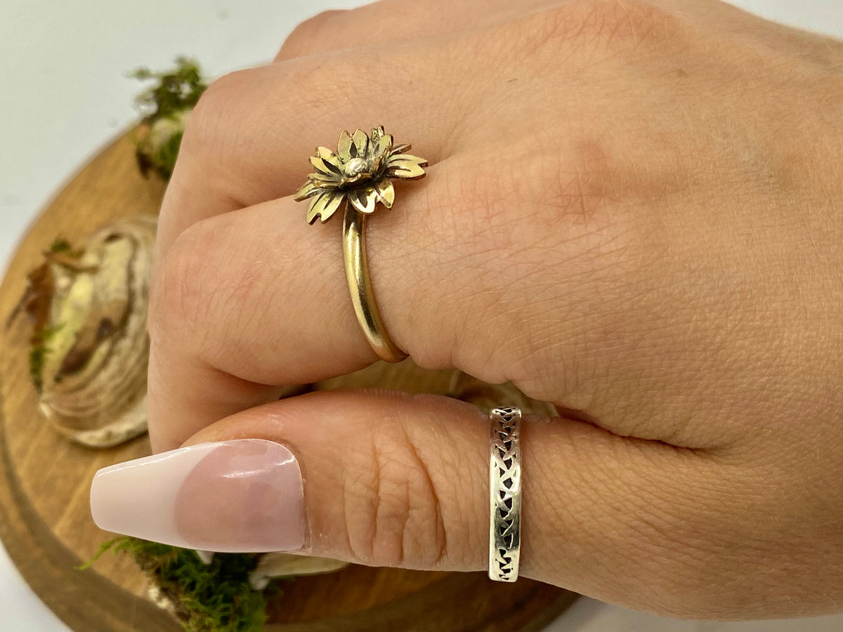 Size 8 14k Gold-Filled Flower Statement Ring.